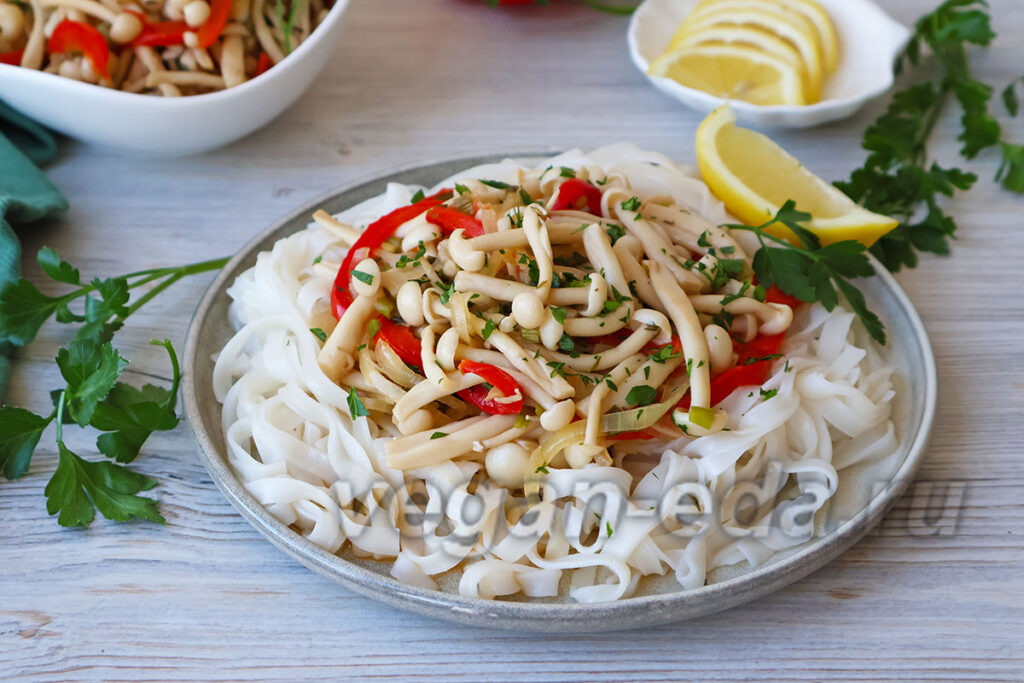 Рисовая лапша с грибами